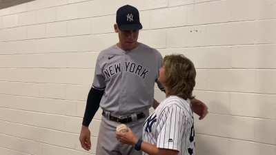 Aaron Judge giving his historic No. 61 HR ball to his mom, Mrs. Patty Judge  : r/baseball