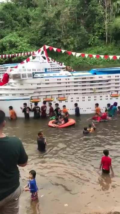 Cruise Ships greeted by giants