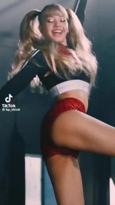 Lisa shaking 🍑