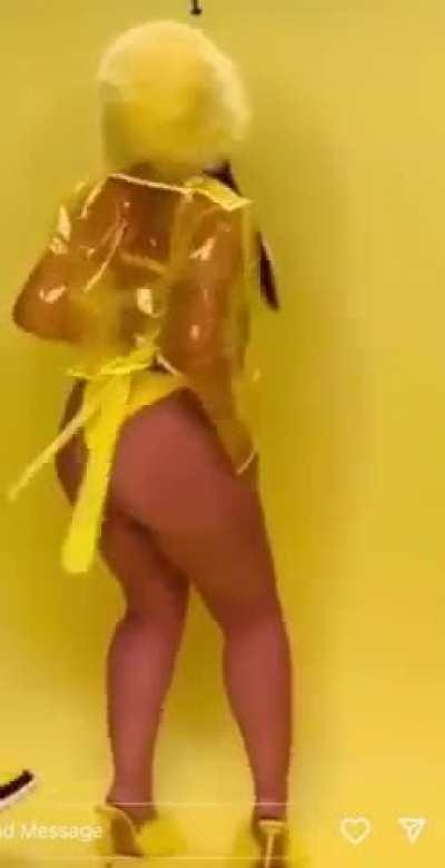 Doja Cat yellow bikini yummy ass