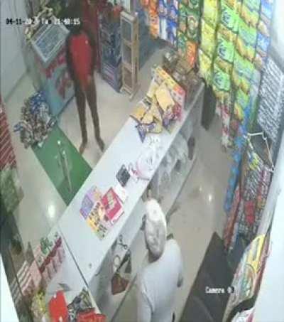 Shopkeeper and a Robber gets involved in a Sword fight in India.