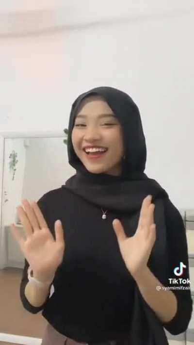 si Mimi ni second fav ah, kira aku ranking skit la top 3/5 tiktok sluts yng aku minat🤣