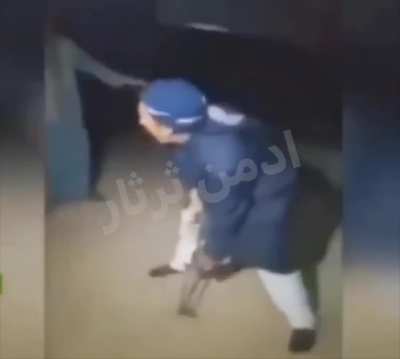 An iraqi guy shoots himself to prove he's a &quot;man of dignity&quot; 