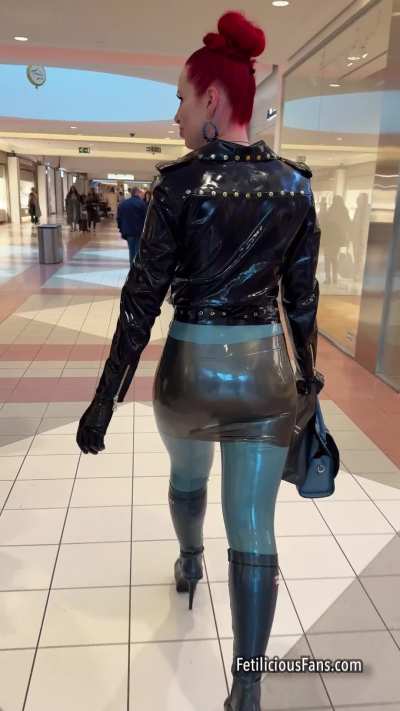 Latex in public 😎🛍️