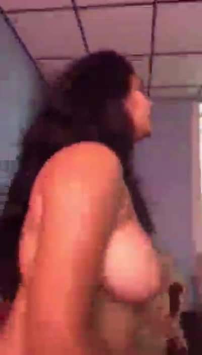 DESI BIG ASS GIRL FUCKED HARD ON TINDER DATE👅🍑 (LINK IN COMENTS)