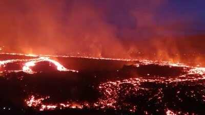 🔥 The volcano eruption in Fagradalsfjall Iceland has lead to some stunning visuals.