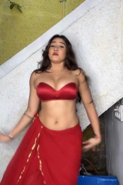 Sofia Ansari in red bra and saree