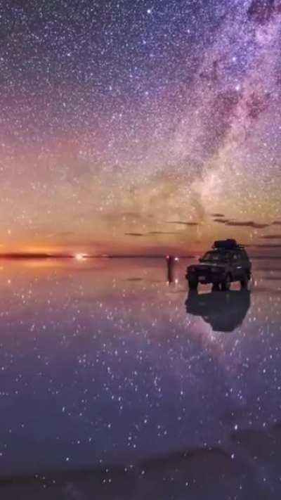 🔥 Time-lapse of Milky Way reflection on world's largest natural mirror 'Salar de Uyuni'