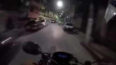 Amazing riding skills in police chase