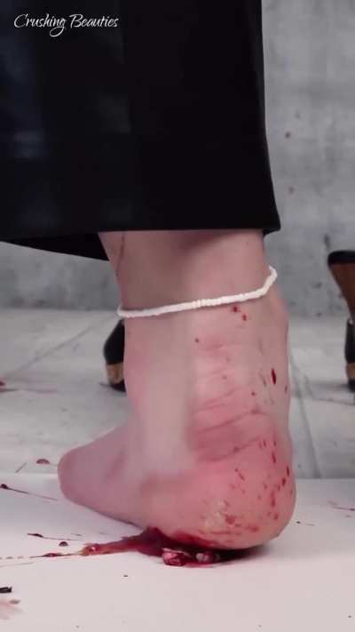 Bareheels crushing....Sexy ? Is not ??