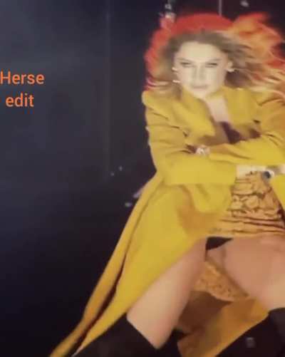 Hadise Açıkgöz 