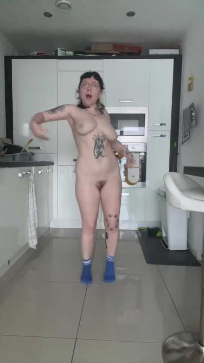 Sharing another silly naked dance sesh lol