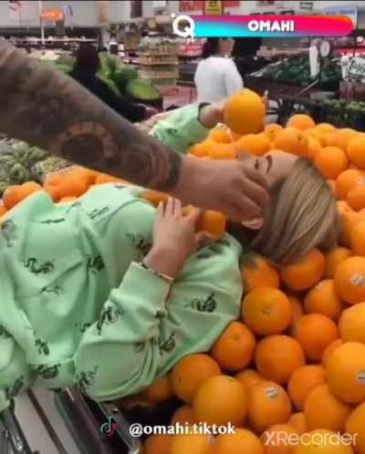 Squashing supermarket oranges just to get a good portrait