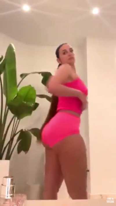 YesJulz 🍑 Live