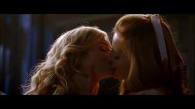 bella Thorne kiss samara weaving