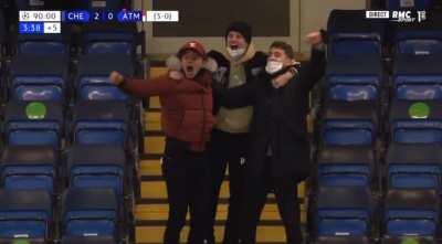 Silva, Mount &amp;amp; Jorginho celebrating Emerson’s goal. 🙌