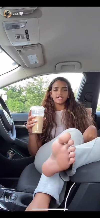 TikTok girl shows her feet