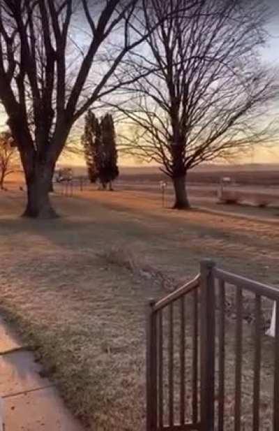 This woman wakes up every morning to wave at a school bus &amp;amp; today was her birthday !