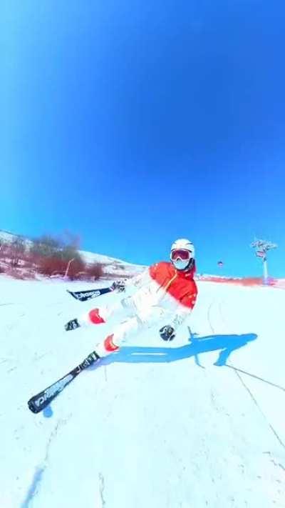 Taking off the ski while skiing