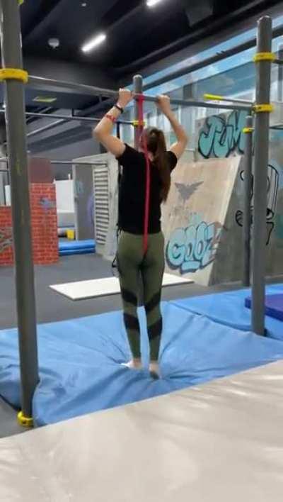 Woman hit in crotch with resistance band while trying to do a pull-up 