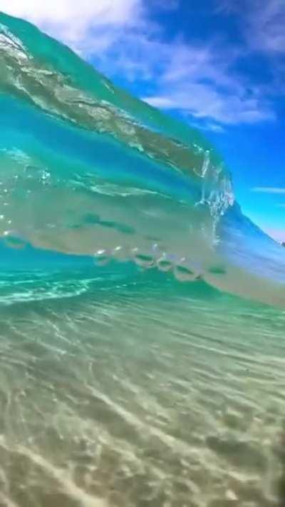 Smooth, slow motion rolling waves