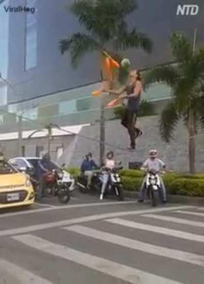 During red light in traffic, This guy pulled off an amazing street show!!