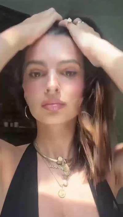 Emily Ratajkowski