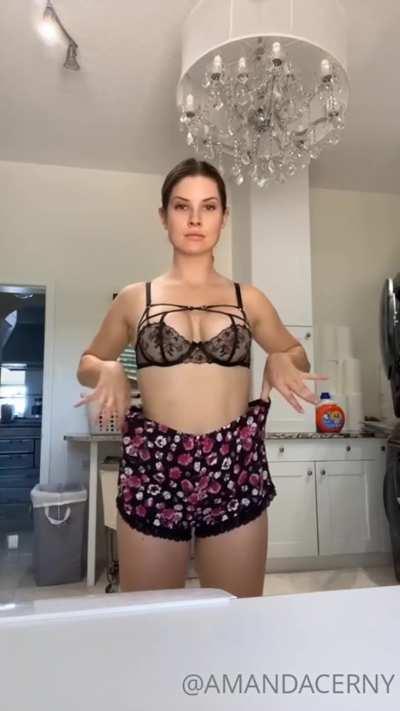 **Amanda Cerny's Sizzling Fitness Routine Will Leave You Wanting More!** Get ready to be wowed by the stunning and talented Amanda Cerny! This multi-talented beauty is taking the fitness world by storm with her modern a