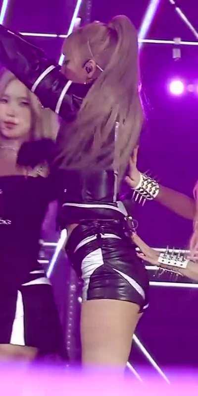 Minnie jiggly 🍑