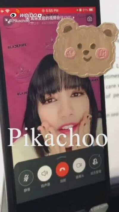 210107 Lisa's cute reaction to a Chinese Blink showing her their cat during face time meeting