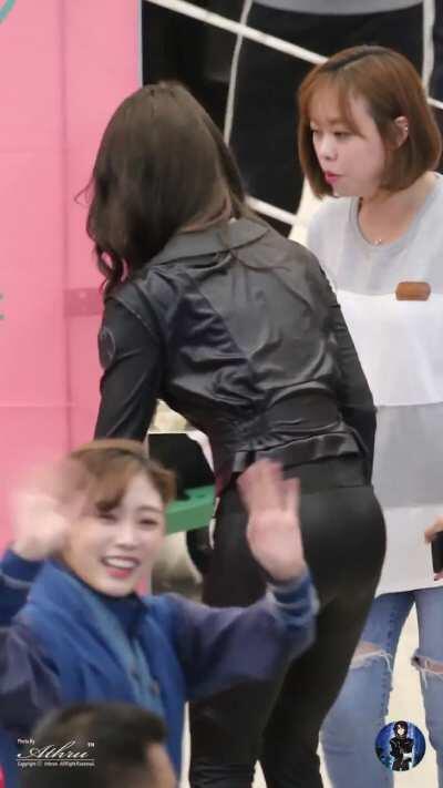 Lovelyz's Mijoo ass in leather