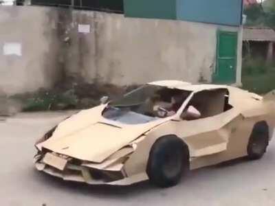 Escapando de LATAM en el lambo 😎