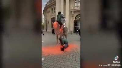 Climate activists in France from Derniere Renovation dressed the Charles Ray's ‘Horse and Rider’ statue with a t-shirt reading ‘858 days left,’ in reference to the number of days left in the hope of curbing climate change