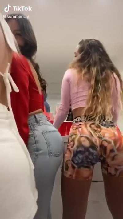 Shaking that ass