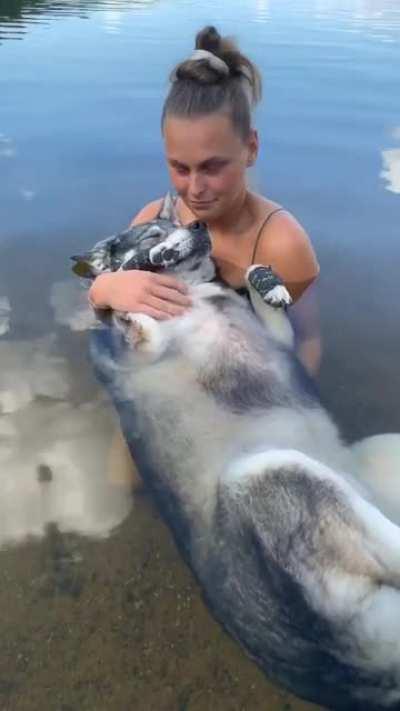 My sisters dog Nelly really likes taking a bath during the heatwave