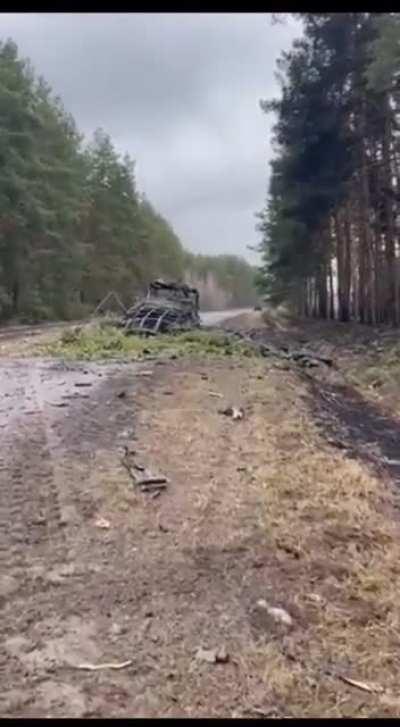 Ukrainian volunteers captured Russian T-80BVM