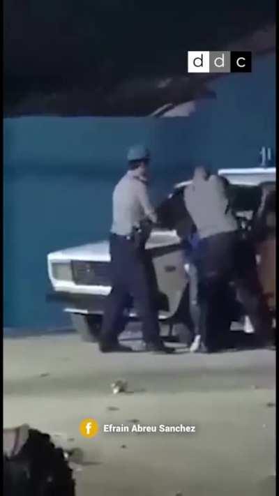 Police brutality in Cuba last Sunday against a Black man! (Look until the end and you will see) what this Communist Police is saying to him....where is BLM?? 