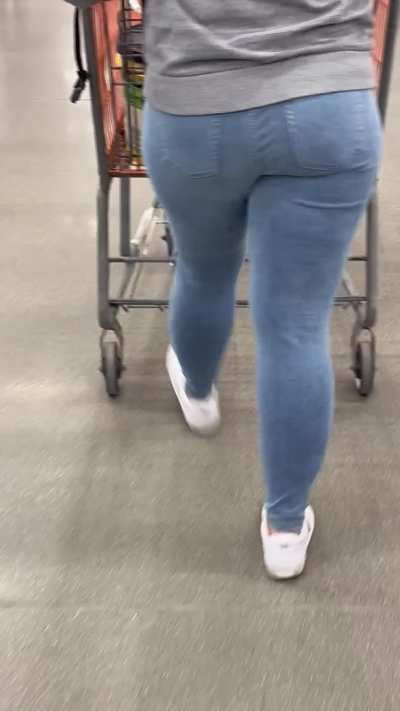 My ass when I’m out shopping has such a happy bounce to it 