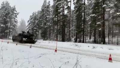 A Finnish Army Leopard 2A6 performing a emergency braking test at 50km/h