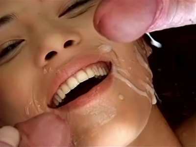 Nikita Rush [HU] opens wide for a simultaneous double cum blast