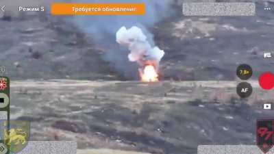 97th separate mechanized batallion of 60th separate brigade destroys a T90M by an fpv hit*. Don't turn the sound on.