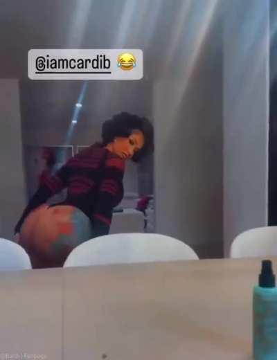 Cardi B twerkin