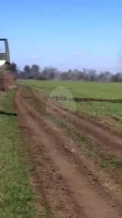 Footage of Ukrainian artillery landing next to Russian artillery position