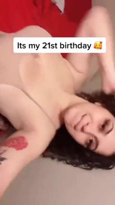 🥳