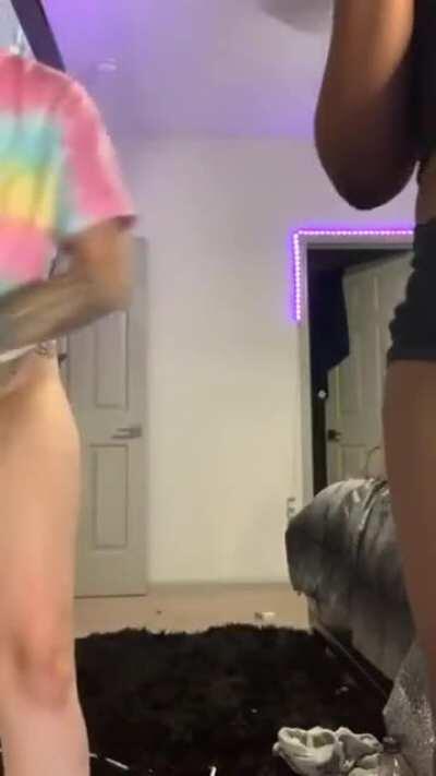 Twerking nip slip in the crop top