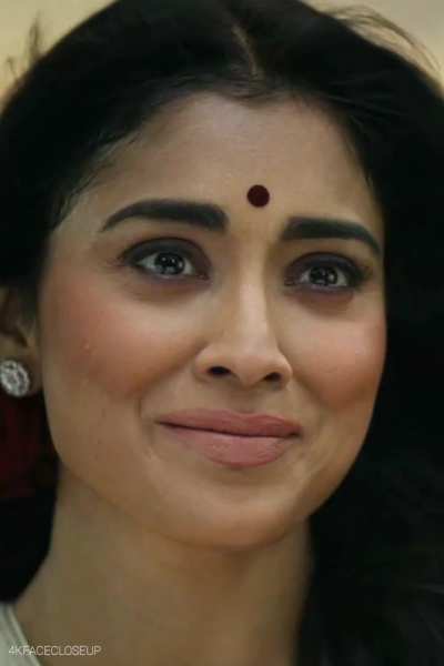 Shriya Saran Raw Face