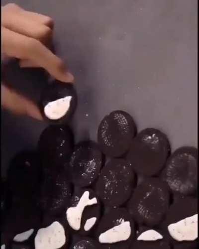 Incredible art with Oreos