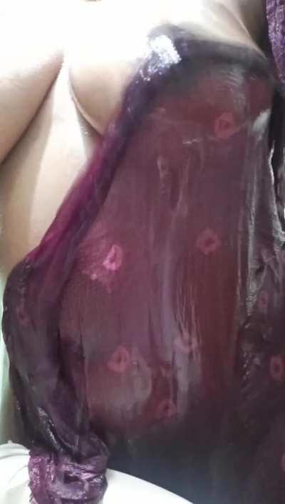 ak_141994 Cute clip where this curvy 32F washes off her chuni to reveal her massive tits and tummy 😘