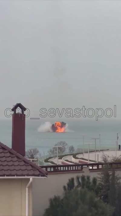 Su-27 fighter crashed over the sea in Sevastopol.