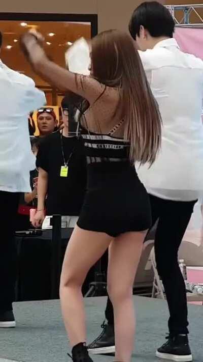 Chungha sideboob